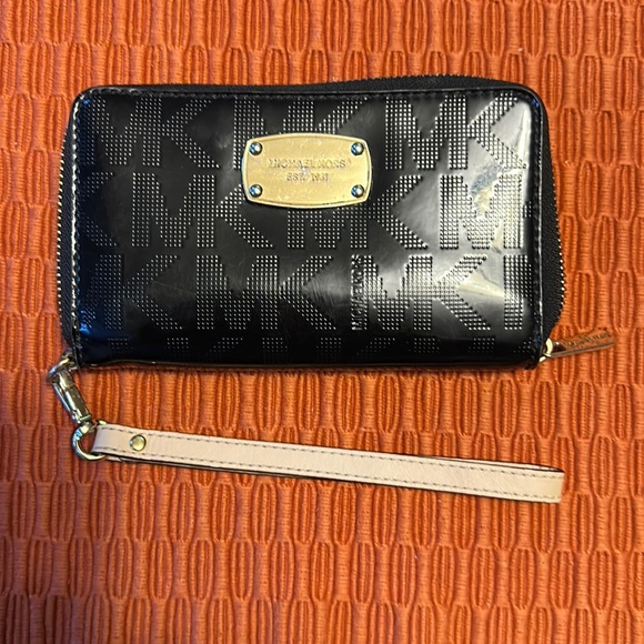 Michael Kors wallet - Picture 1 of 3
